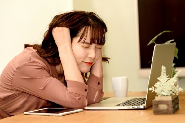 本部からも上司からも詰められる、出勤するたびに「かわいいね」…“私の会社”ここが嫌！