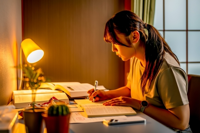 「やる気はあるのに行動できない」働きながら資格勉強が進まない…みんなはどうやって勉強してるの？ 悩む相談者へのアドバイス続々