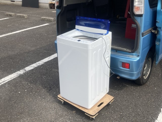 洗濯機を“置き配”され…、雨戸に大きな蜂の巣が…私が経験した「引っ越し事件簿」