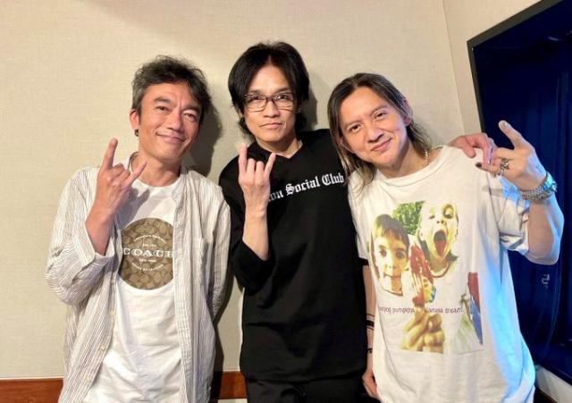 KURE 5-56 Presents ROCKON TIMES|同世代のGLAYについて、成田昭次「メンバーも4人で共通するところも多い」岡本健一「でも俺らは30年間休んでますからね（笑）」|AuDee（オーディー）  | 音声コンテンツプラットフォーム